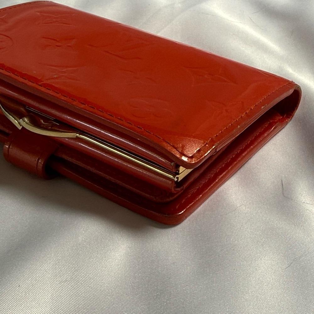 Louis Vuitton Vernis Kisslock Wallet Red Patent Monogram COA - Picture 7 of 11
